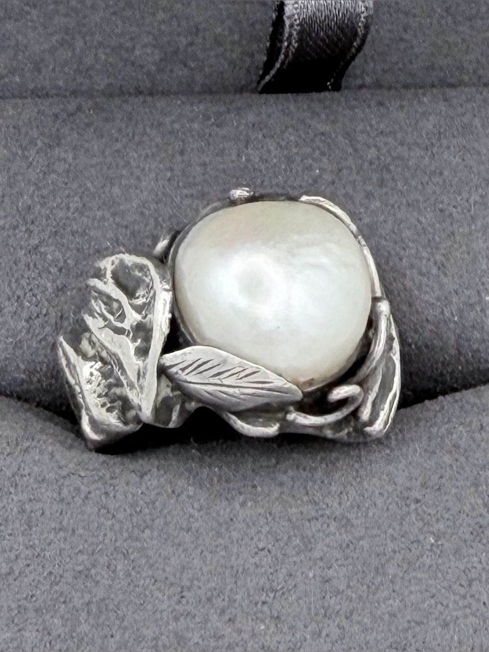 Vintage Silver Large Pearl Artisan Leaf Statement Ring (18g)-  Size 6.5
